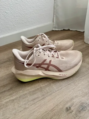 Used Asics Novablast 6 bike — image 1 of 3
