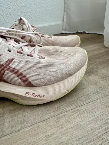 Used Asics Novablast 6 bike — image 2 of 3