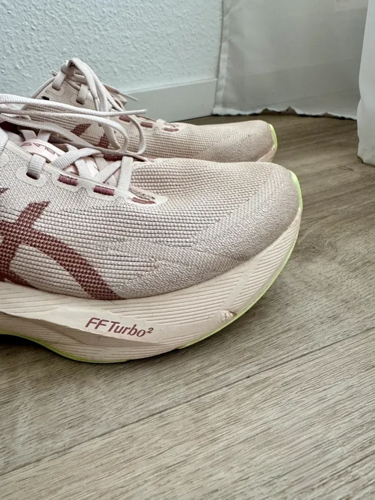 Used Asics Novablast 6 bike — image 2 of 3