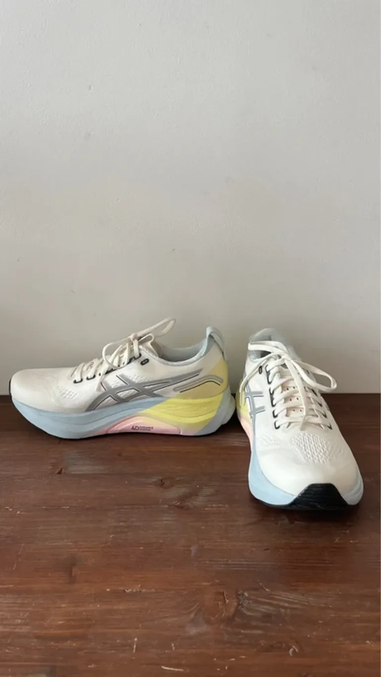 Tweedehands Asics Gel-Kayano 32 bike — afbeelding 2 van 13