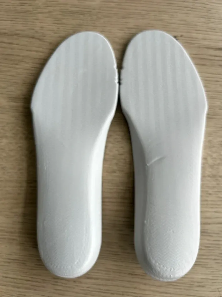 Used Hoka Challenger 7 Gore-Tex bike — image 7 of 8