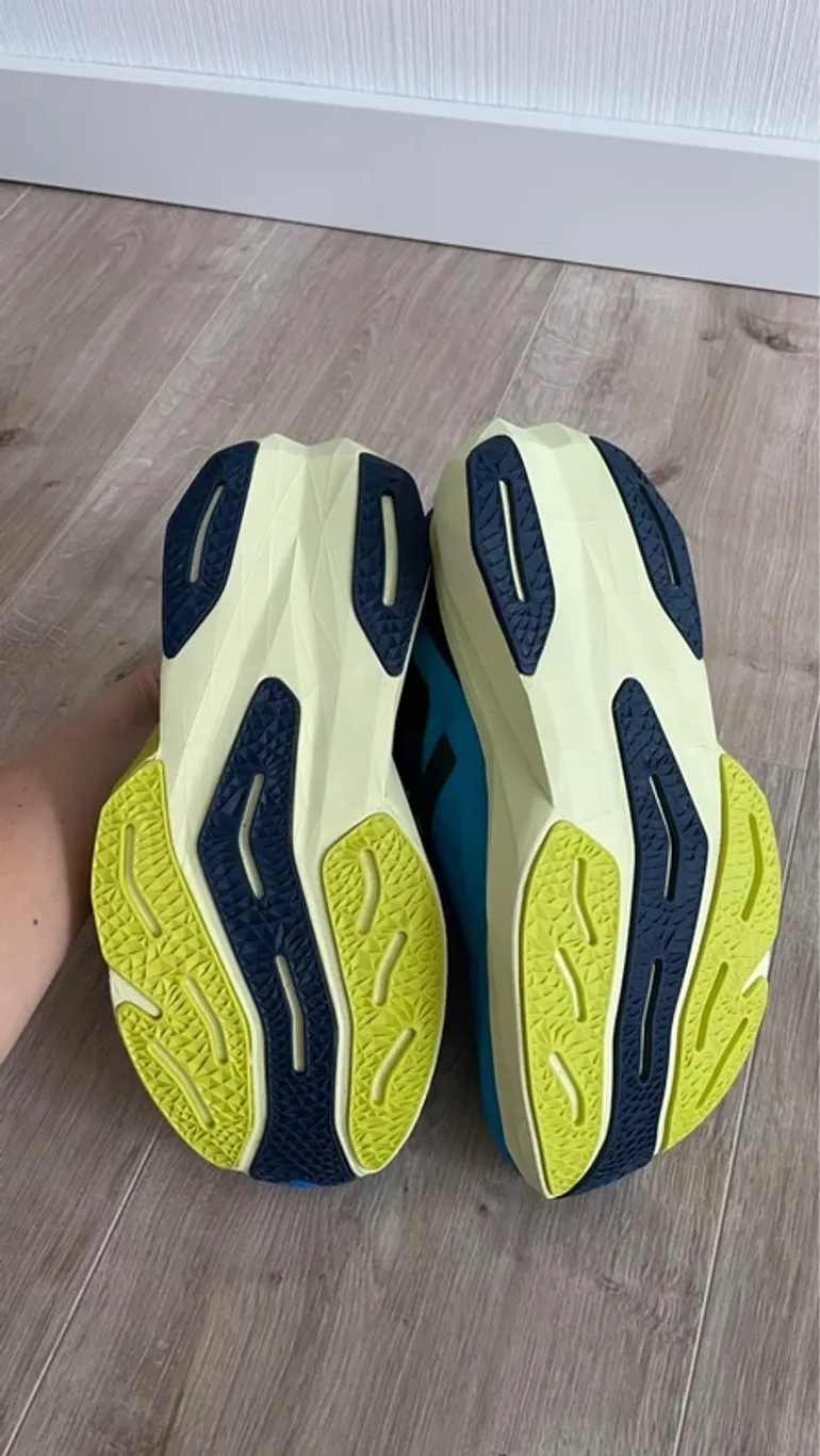 New Balance FuelCell Rebel v4 bike d'occasion — image 8 sur 13