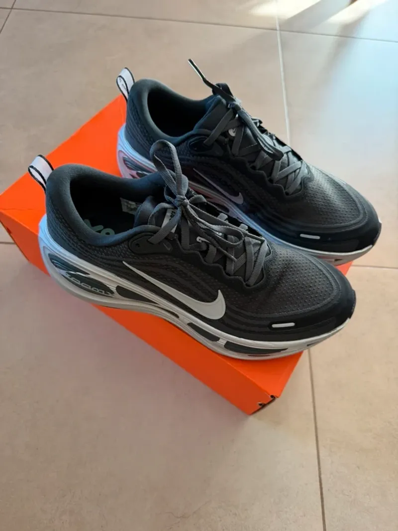Used Nike Vomero Plus Running Shoes