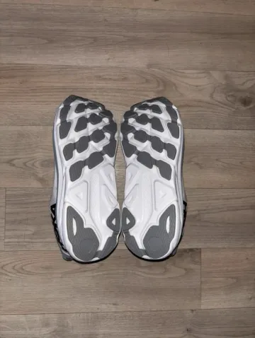 Used Hoka Clifton 9 bike — image 3 of 3