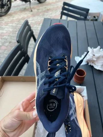Used Asics Novablast 5 bike — image 4 of 6