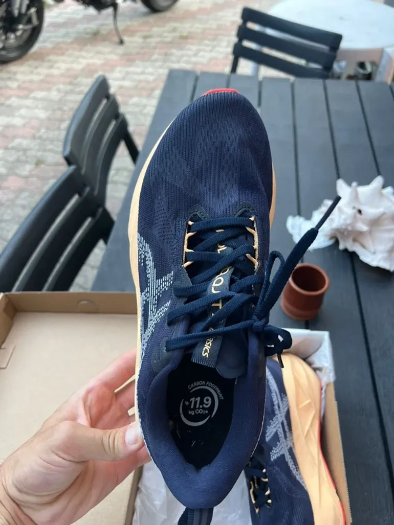 Used Asics Novablast 5 bike — image 4 of 6
