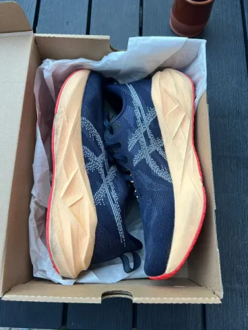 Used Asics Novablast 5 bike — image 1 of 6
