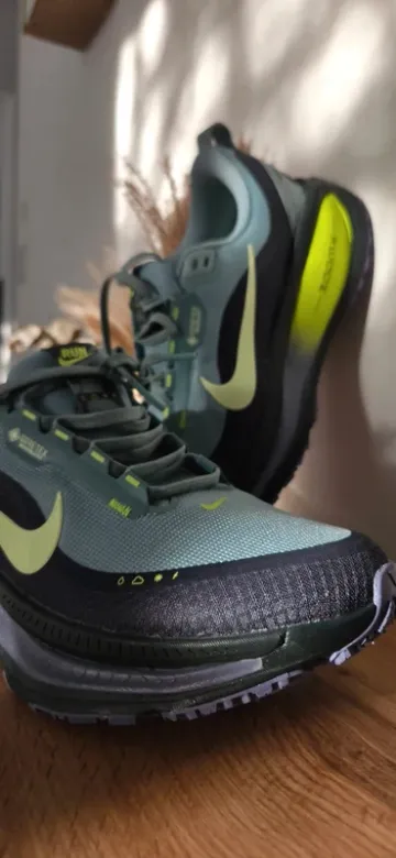 Used Nike Vomero 18 Gore-Tex bike — image 5 of 13