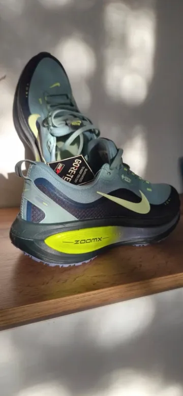 Used Nike Vomero 18 Gore-Tex bike — image 2 of 13