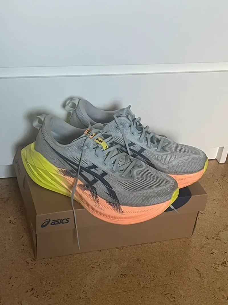 Used Asics Superblast 2 Paris Running Shoes