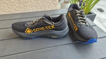 Used Asics GT-2000 14 GTX bike — image 2 of 3