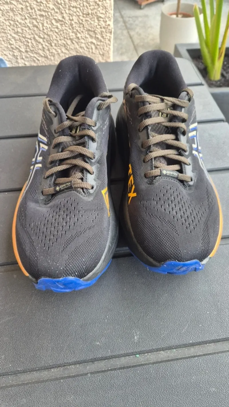 Used Asics GT-2000 14 GTX Running Shoes