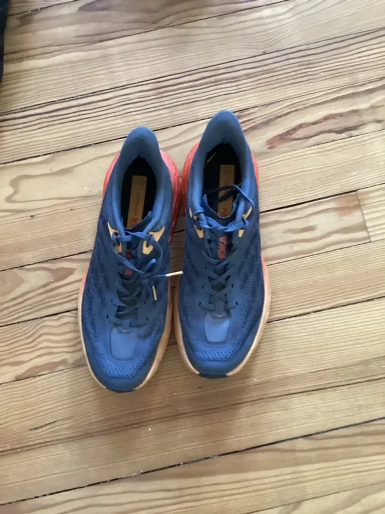 Used Hoka Speedgoat bike — image 2 of 4