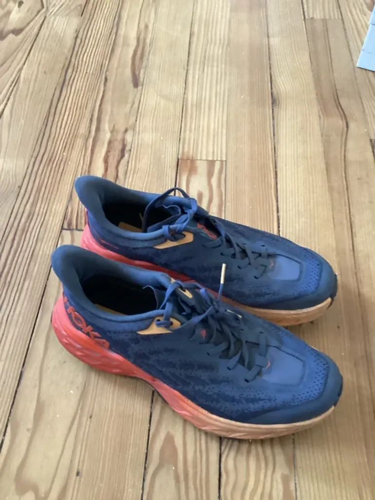 Used Hoka Speedgoat bike — image 3 of 4