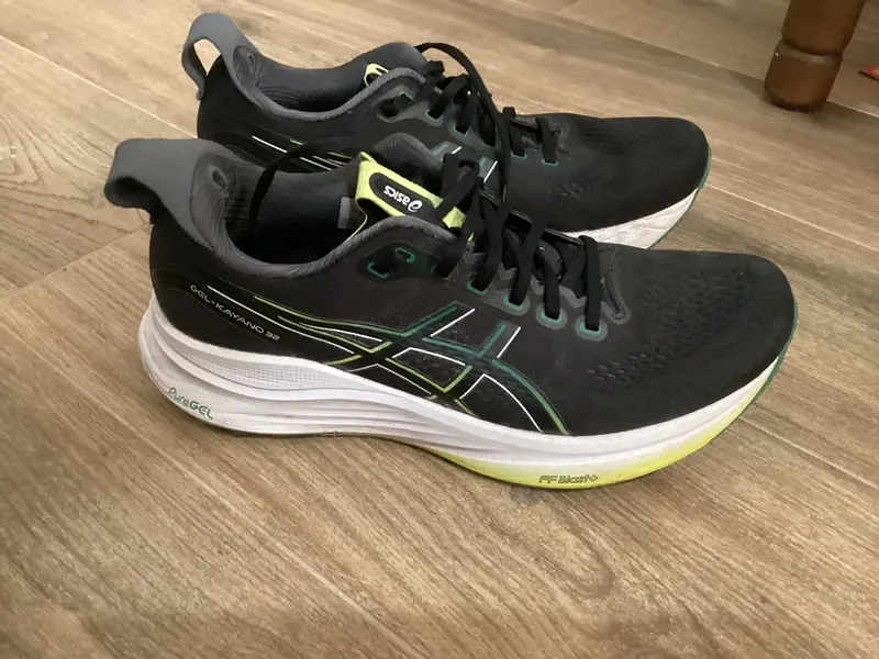 Used Verde Gel Kayano 32 Running Shoes
