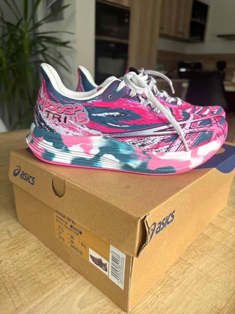 Used Asics Noosa Tri 15 Running Shoes