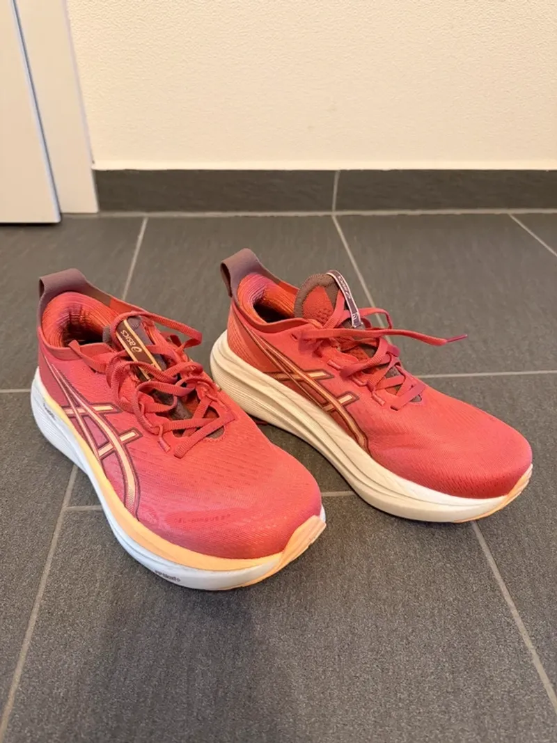Used Asics Gel-Nimbus Running Shoes