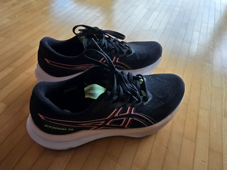 Used Asics GT-2000 14 bike — image 2 of 6