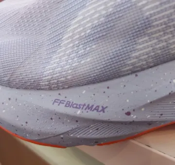 Used Asics Novablast 5 Tokyo bike — image 7 of 10