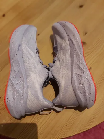 Used Asics Novablast 5 Tokyo bike — image 3 of 10