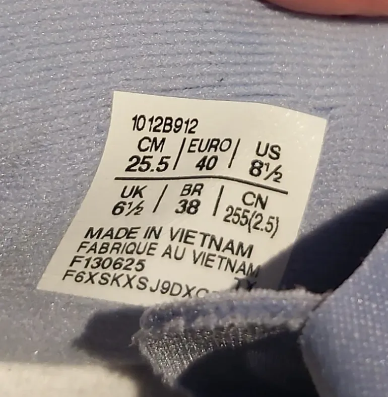 Used Asics Novablast 5 Tokyo bike — image 8 of 10