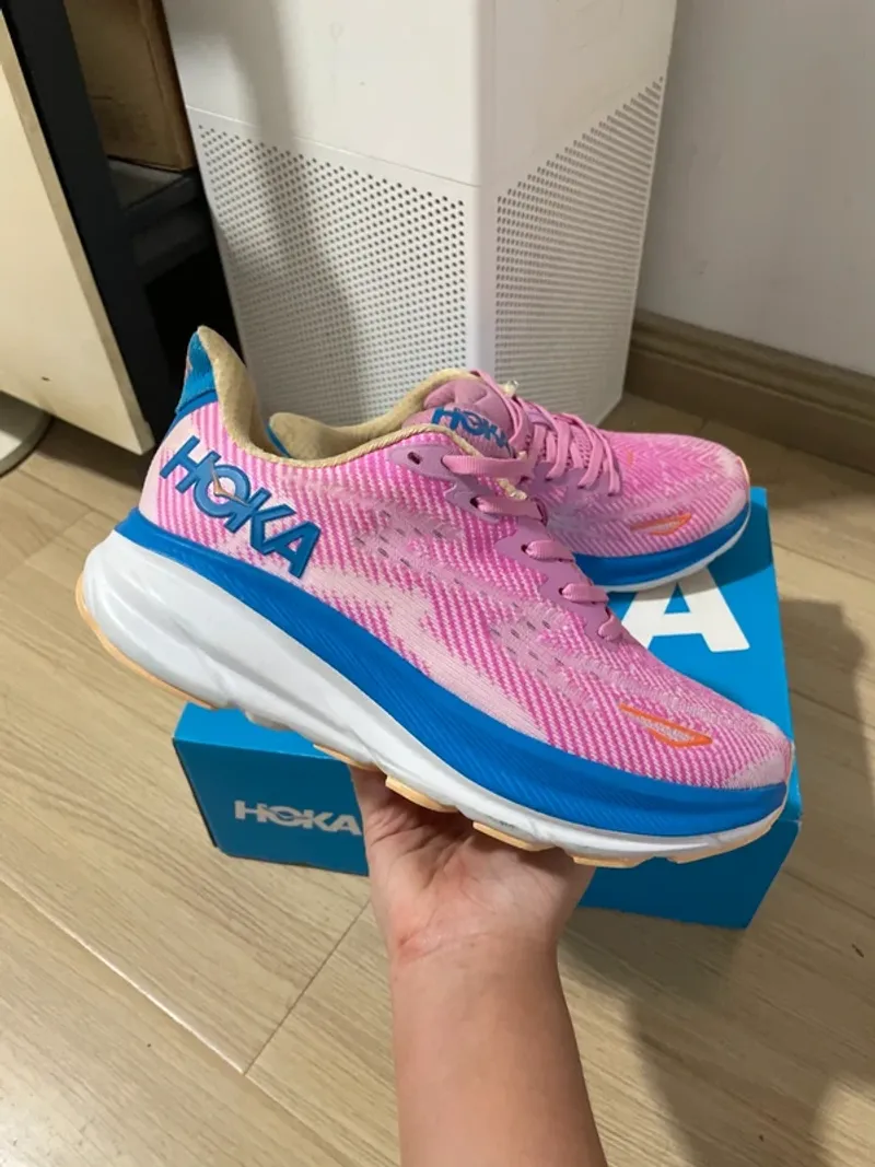 Used Hoka Clifton 9 Running Shoes