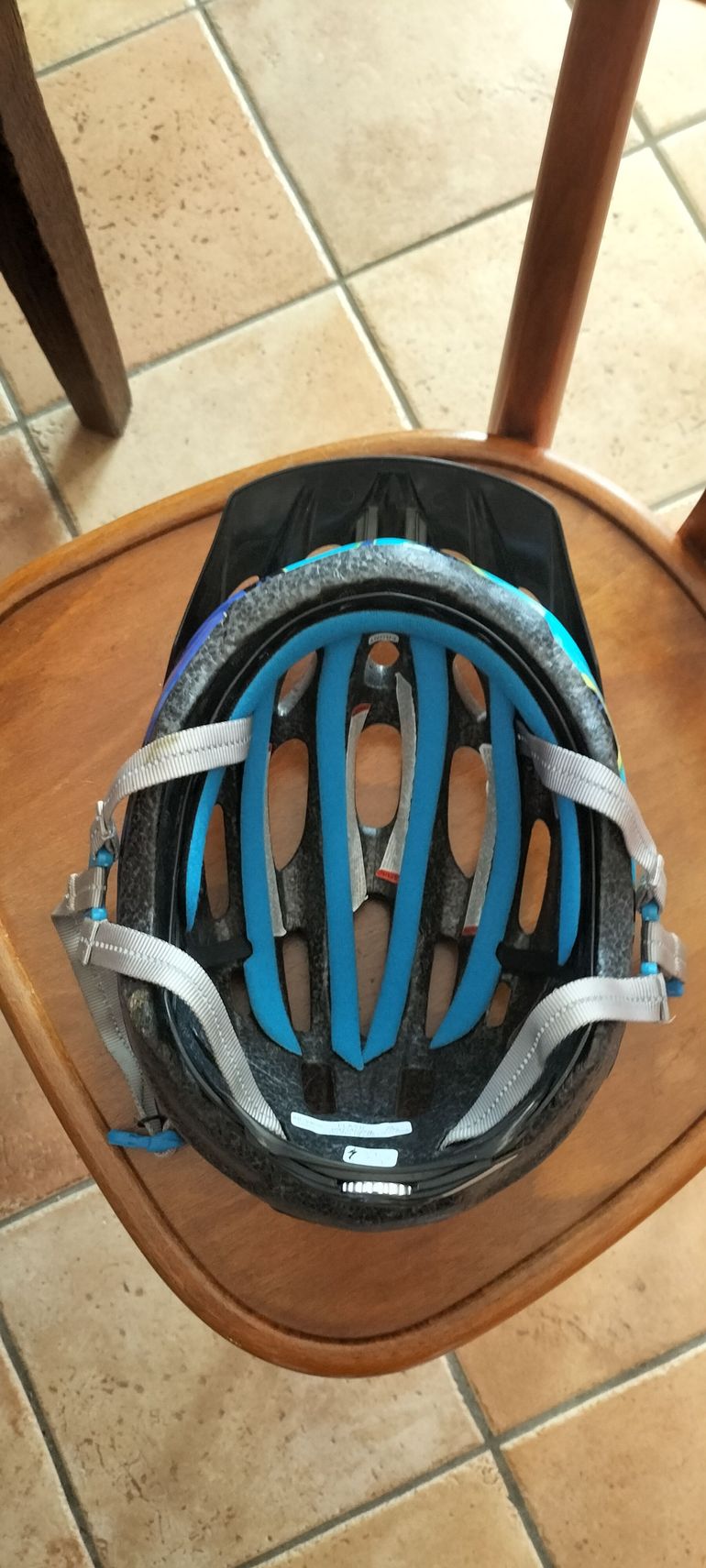 Tweedehands Specialized Youth Helmet bike — afbeelding 3 van 5