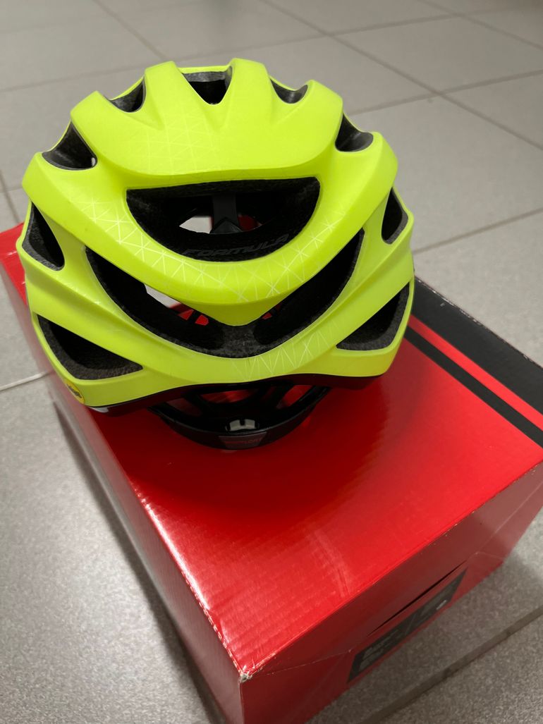 Used Giro Formula Mips Helmet bike — image 3 of 4