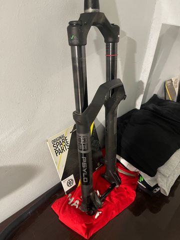 Used RockShox 170 Fork 2026 bike — image 1 of 2