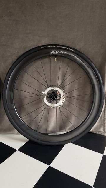 Used Zipp 303S Wheels 2024 bike — image 2 of 8