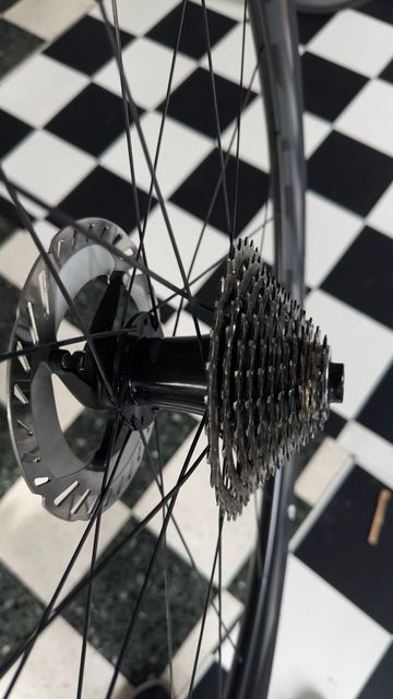 Used Zipp 303S Wheels 2024 bike — image 5 of 8