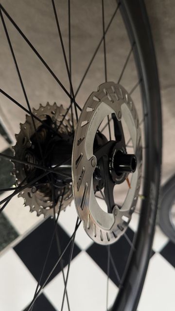 Used Zipp 303S Wheels 2024 bike — image 6 of 8