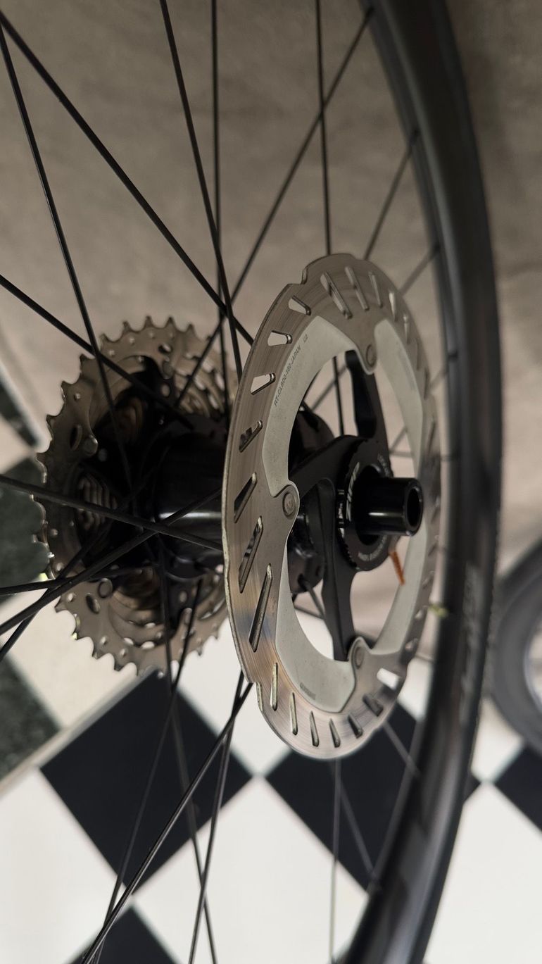 Used Zipp 303S Wheels 2024 bike — image 6 of 8
