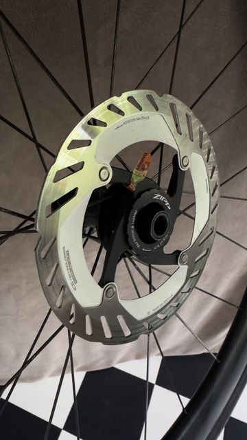 Used Zipp 303S Wheels 2024 bike — image 7 of 8