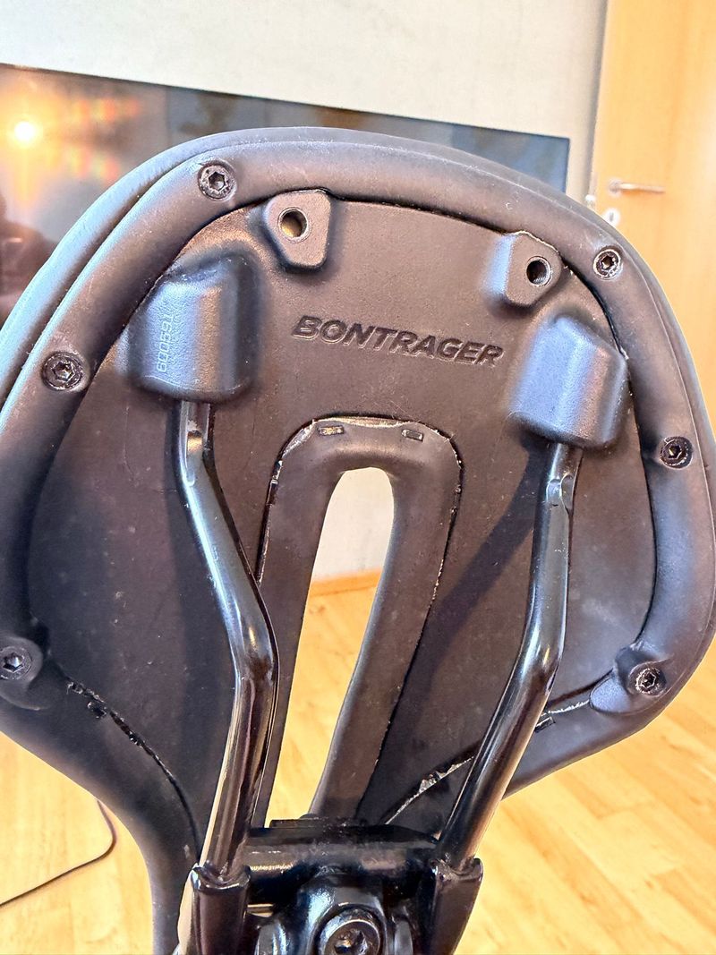 Used Bontrager Di2 Integrated Seatpost & Verse Comp Saddle Kit 2024 Saddles & Seatposts
