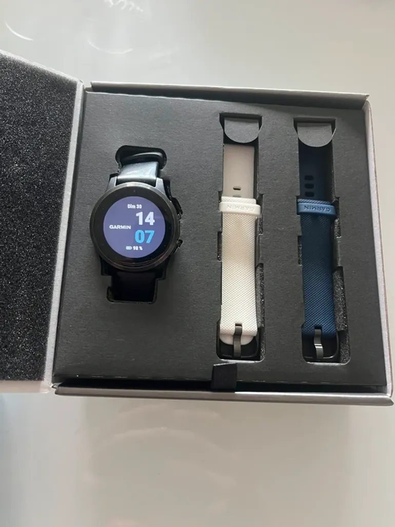 Used Garmin Vivoactive 4S bike — image 2 of 4