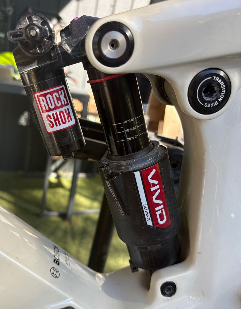 RockShox Vivid Ultimate RC2T Trunnion 205x65 2025 Rear Suspension d'occasion