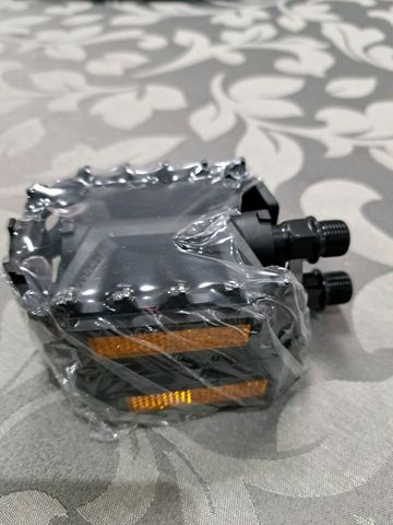 Used BTWIN plastic 2025 Drivetrain & Pedals