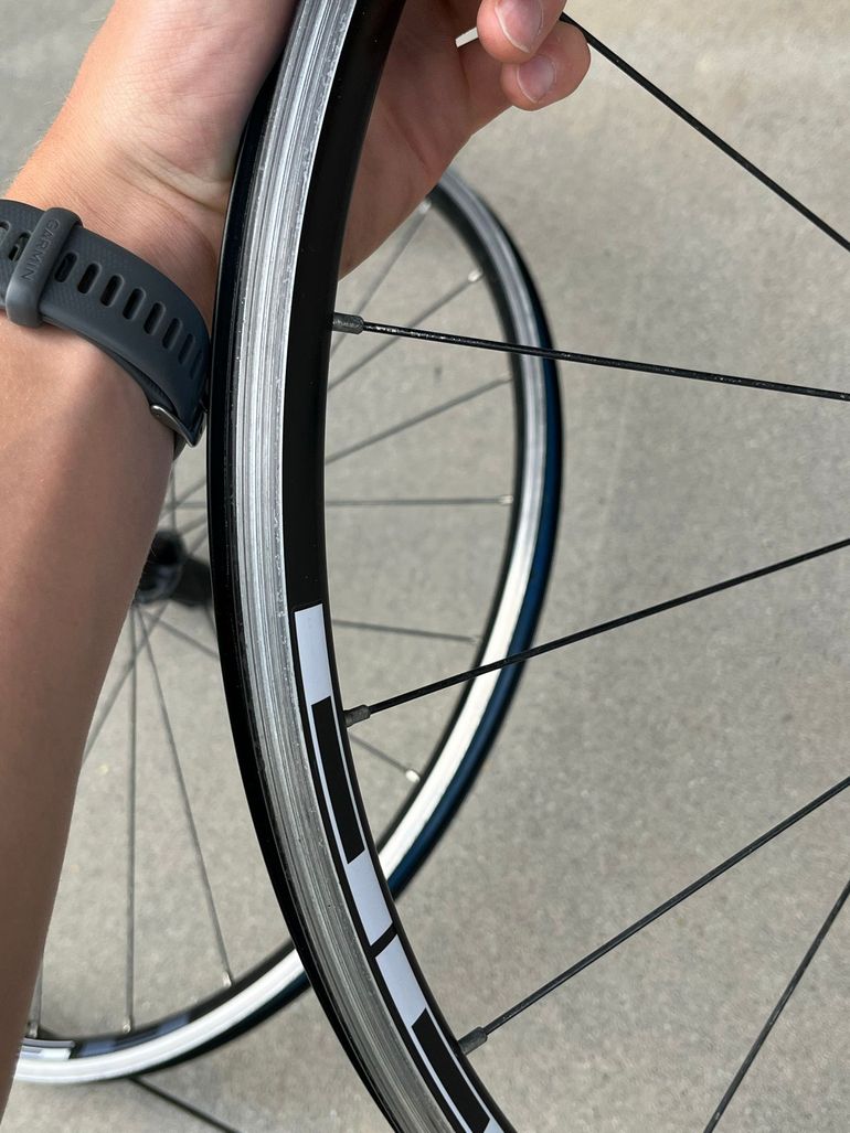 Used Shimano WH-R501 Wheelset – $ 97 | buycycle