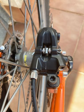 Tweedehands Shimano mt200 bike — afbeelding 2 van 2