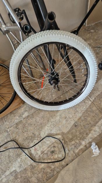 BTWIN blanco 2025 bike d'occasion — image 2 sur 2