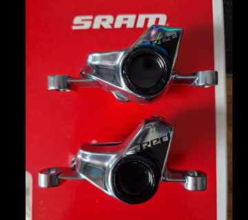 Käytetty SRAM RED eTap AXS HRD Brake Caliper Post Mount Brakes