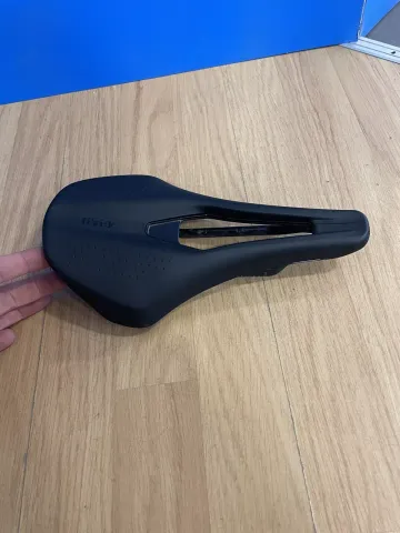 Used Fizik Tempo Argo R1 Saddles & Seatposts