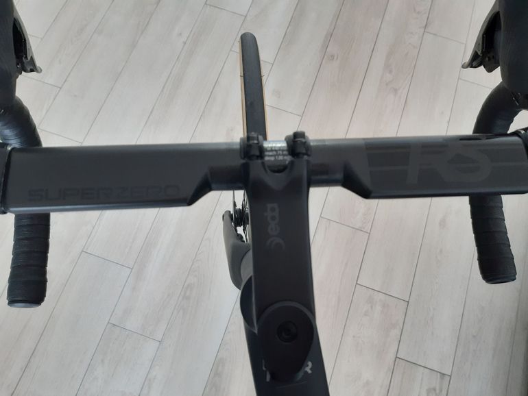 Used Deda Superzero RS 2025 bike — image 3 of 4