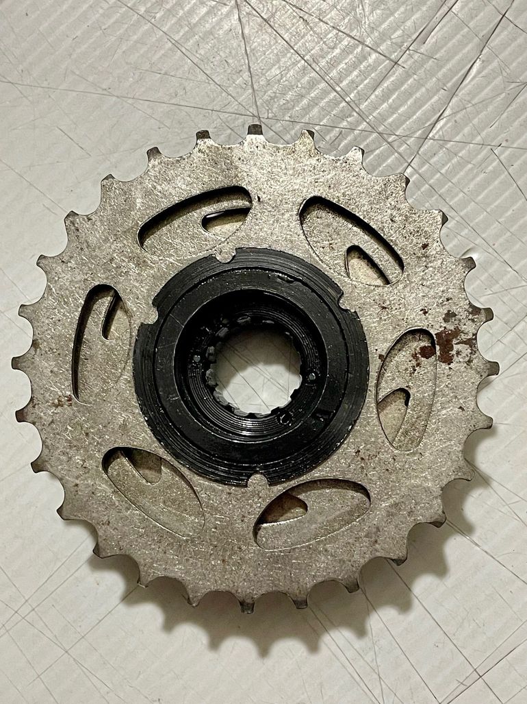 Used sconosciuto 6 speed 1985 bike — image 4 of 5