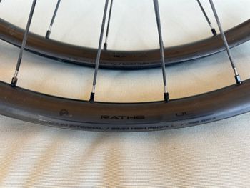 Dt Swiss Porte Rathe 30.6 UL, buje Dt swiss 180, radios carbono 2024 Wheels de segunda mano
