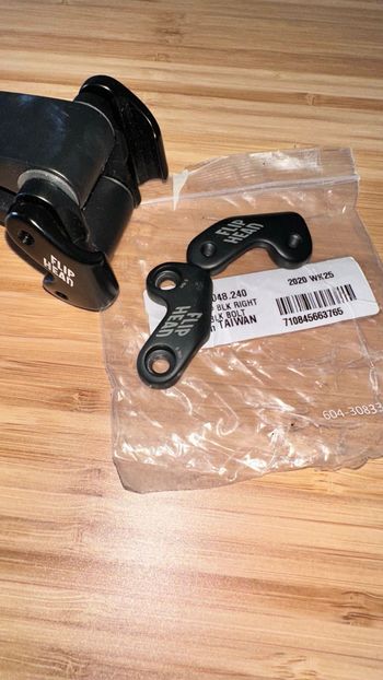 Used Canyon SP59 VCLS 2.0 CF Seatpost 2023 bike — image 8 of 9
