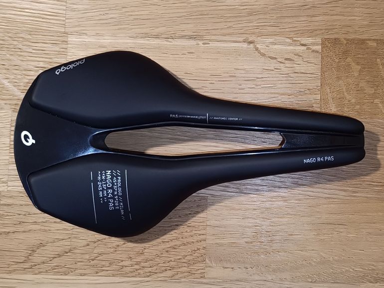パーツ Prologo Nago R4 Nack 137mm Prologo NAGO R4 PAS NACK 137mm Prologo Nago R4 PAS Saddle (Black