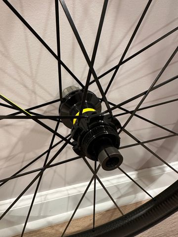 Used Mavic Cosmic Pro Carbon UST Centre Lock Disc Wheelset 2022 bike — image 3 of 6