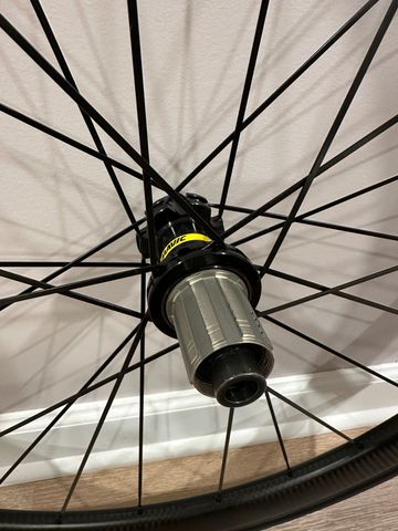 Used Mavic Cosmic Pro Carbon UST Centre Lock Disc Wheelset 2022 bike — image 2 of 6